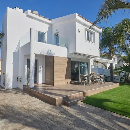 Moderne, Geraeumige Ferienvilla Ferienhaus *