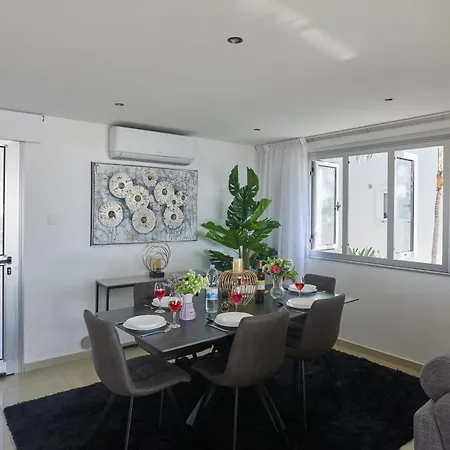 Moderne, Geraeumige Ferienvilla Holiday home