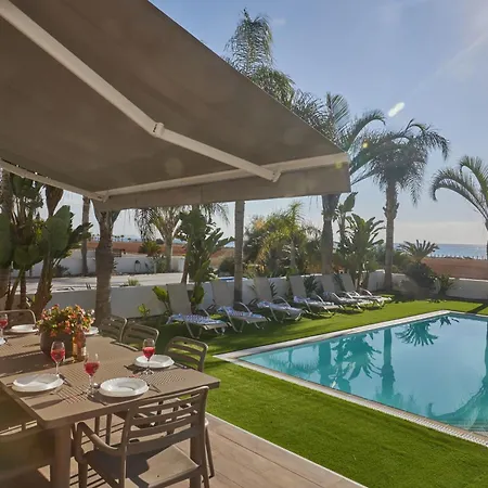 Moderne, Geraeumige Ferienvilla Holiday home