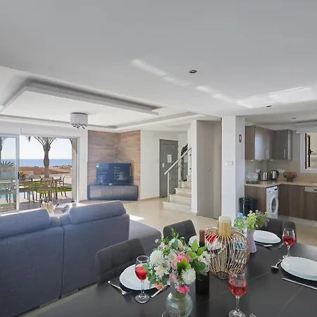 Moderne, Geraeumige Ferienvilla * Agia Napa