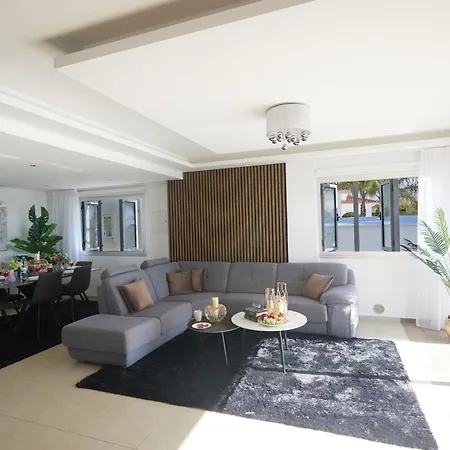 Moderne, Geraeumige Ferienvilla 圣纳帕